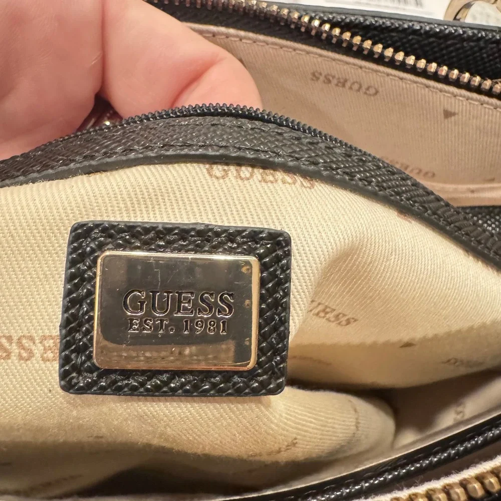 GUESS Est 1981 Noelle Black Tote with Charms Dbl Compartments Zip‎ topEUC 9x12x4
